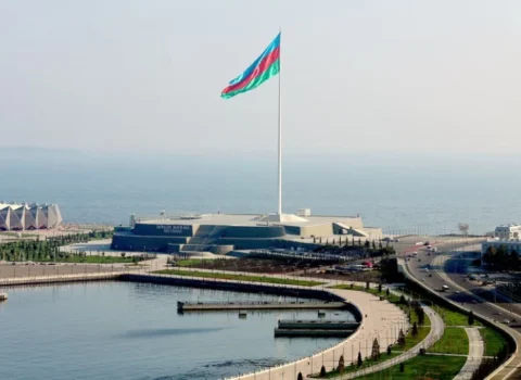 Dövlət Bayrağı Meydanında bayrağımız qaldırıldı