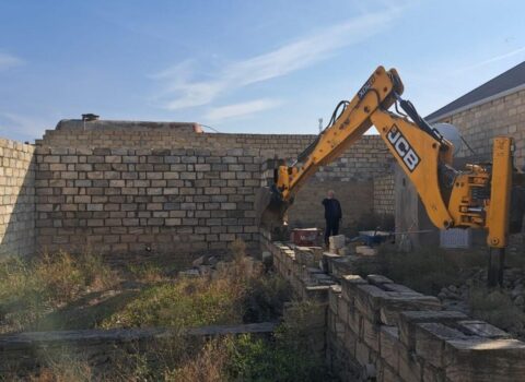 Bu ərazidə qanunsuz tikililər söküldü – FOTO