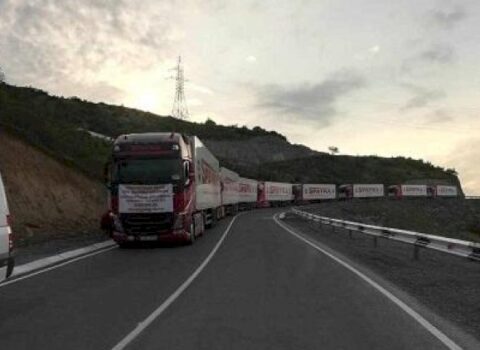 900-ə yaxın erməni yük maşını Rusiyaya keçə bilmir