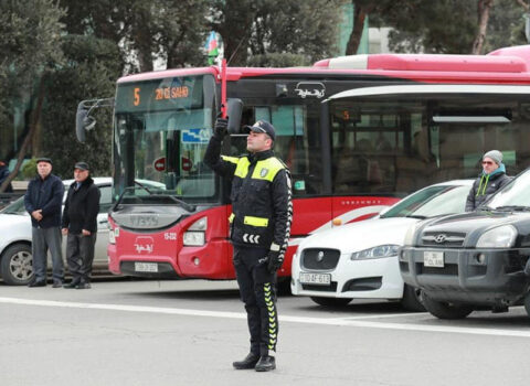 Ötən gün təyyarə qəzasında həlak olanların xatirəsi bir dəqiqəlik sükutla yad edildi