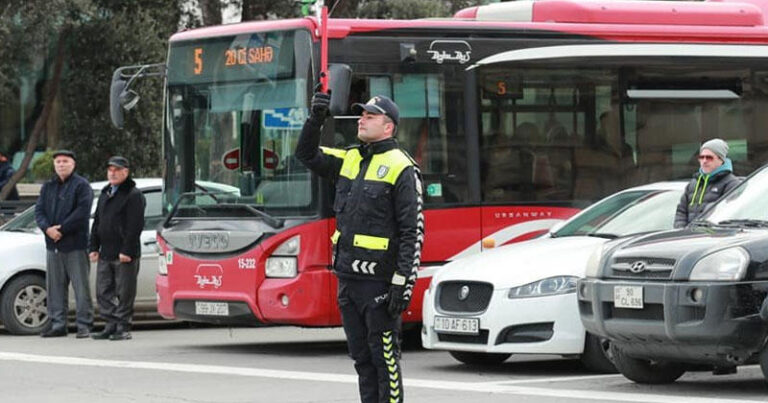 Ötən gün təyyarə qəzasında həlak olanların xatirəsi bir dəqiqəlik sükutla yad edildi