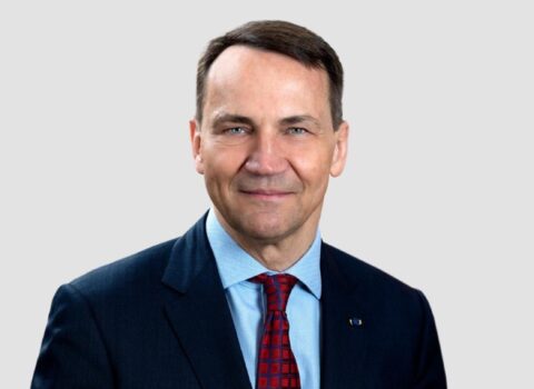 Sikorski: “NATO nüvə silahının qarşısının alınması üçün çalışır”