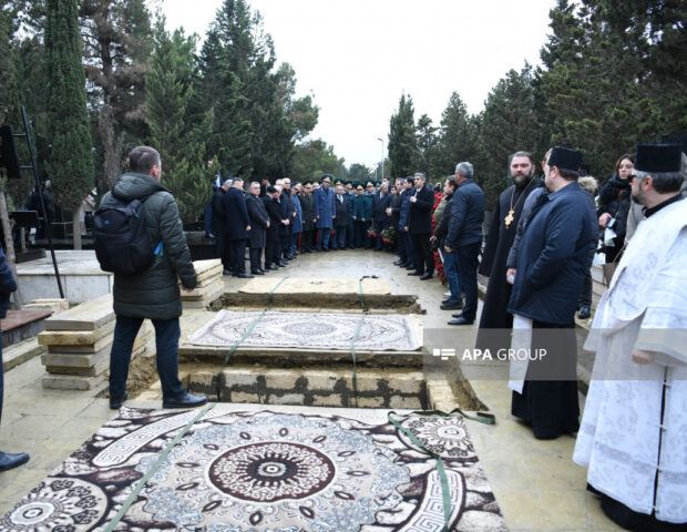 Təyyarə qəzasında həlak olan ekipaj üzvlərinin II Fəxri xiyabanda dəfn mərasimi keçirilir – FOTO