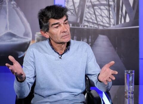 Erməni şair: “Bizim genimiz xarabdır – Əliyev silahlanır, bizim baş nazir isə velosiped sürür”