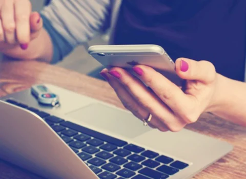 Qadın “Getcontact”da yazdıqlarına görə məhkəməlik oldu