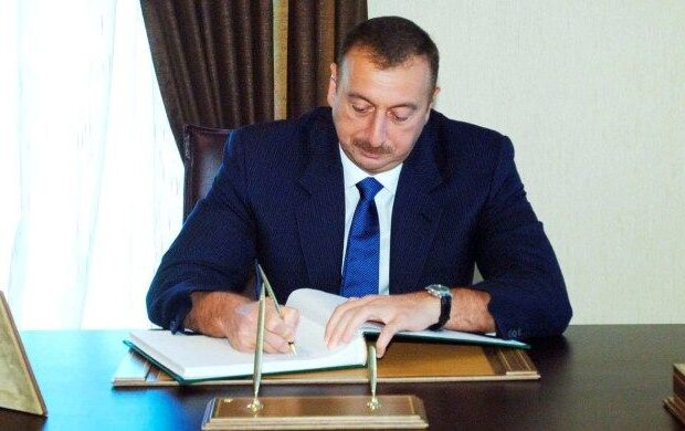 Prezident media nümayəndələrini təltif etdi