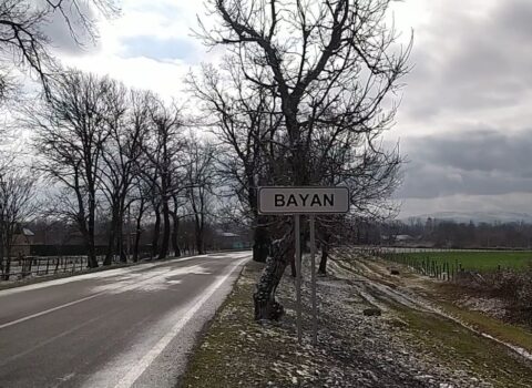 Oğuzda 18 yaşlı gənc “BMW”ni aşırdı, özü və sərnişini xəsarət aldı