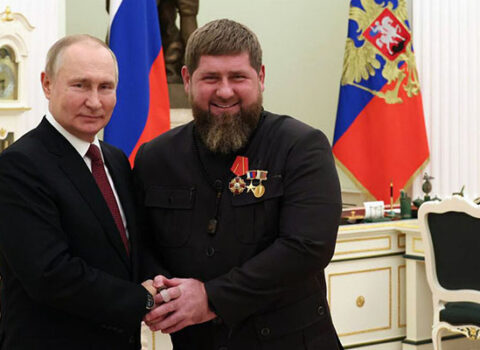 Putin Kadırovu təltif etdi