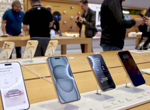 Ucuz “İphone” fırıldağı: “Müştəriləri belə aldadırlar” – İqtisadçılar sirləri açdı