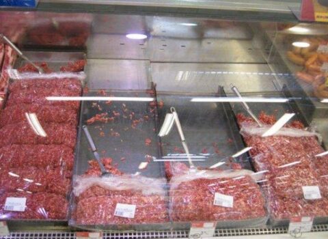 Marketlərdə su qiymətinə satılan farşın TƏRKİBİ: Toyuq ayağı, qığırdaq, iç piylər…