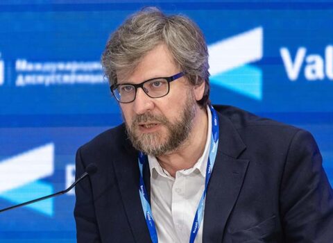 Fyodor Lukyanov: “Tehranın narahatçılığı Ermənistanın Qərbə yaxınlaşmasıdır”