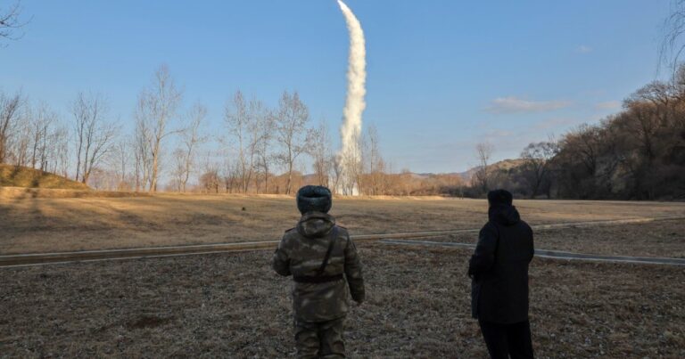 Şimali Koreya yeni raket sınağı keçirdi – FOTO