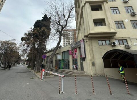 AYNA-dan qanunsuz ADDIM – “Bakıxanov Rezidens”in sakinlərinə avtomobil saxlamaq üçün yer qalmayıb