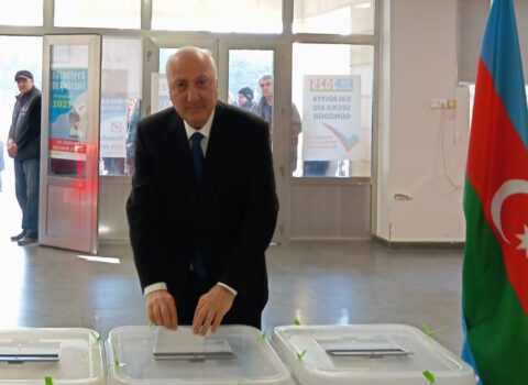 Zakir Fərəcov səs verdi – FOTO