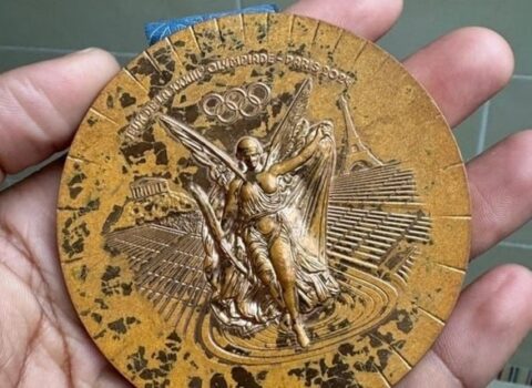 İdmançımız Paris-2024-də qazandığı medalı geri qaytarır