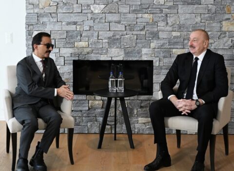 İlham Əliyev Davosda “DP World” şirkətlər qrupunun sədri və icraçı direktoru ilə görüşüb