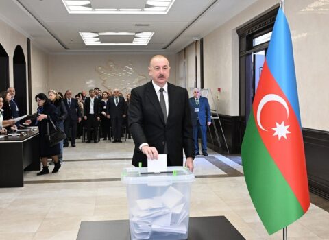 Prezident İlham Əliyev bələdiyyə seçkilərində səs verdi