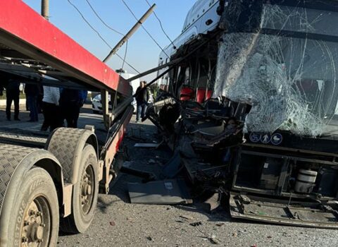 Bakıda avtobus tırla toqquşdu, ölən var – YENİLƏNİB+FOTO