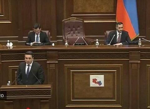Parlamentdə “Ermənistan və “artsax” xəritəsi” cırıldı – Video