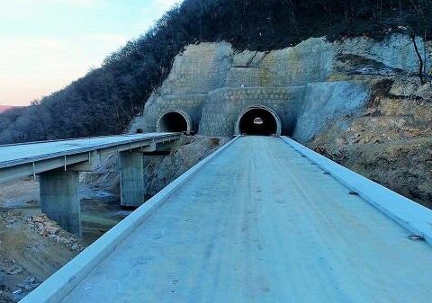 Qarabağ və Şərqi Zəngəzurda nə qədər yol inşa edilir?