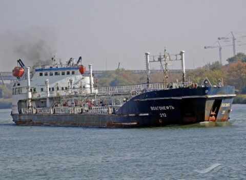 Hörmüz boğazında tanker yanmaqda davam edir – Rusiyanın “kölgə donanması” ilə BAĞLI ŞOK DETAL