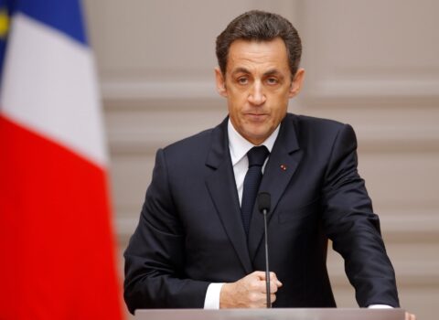 Nikolya Sarkozi 2025-ci ili bütövlükdə elektron qolbağ taxacaq