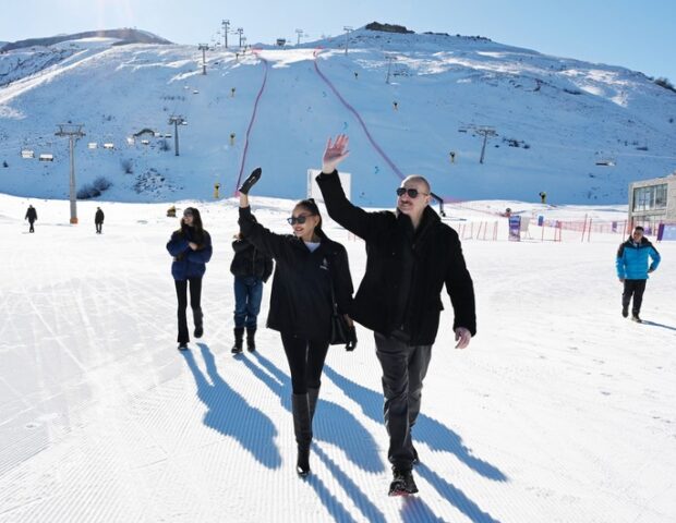 Prezident “Lakeside” hotelində aparılan işlərlə və “Xizək klubu” binasının tikintisi ilə tanış oldu