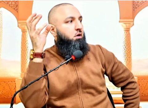 Vəhabi dindar: “Musiqiyə qulaq asan zinakardır”