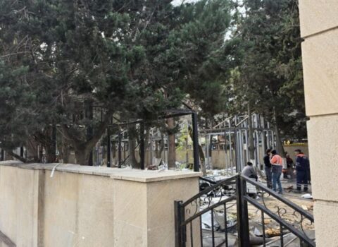 Bakıda məşhur restoran sökülür – FOTO