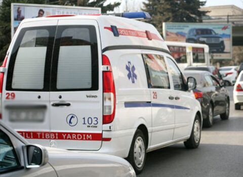 Təcili yardım maşını niyə qapısı açıq hərəkət edib? – Video