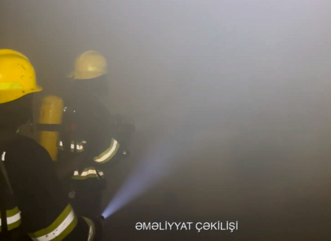 Bakıda çoxmərtəbəli yaşayış binasındakı yanğın söndürüldü – YENİLƏNDİ