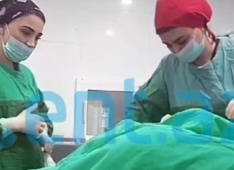 Əməliyyat zamanı canlı yayın açan plastik cərrahla bağlı ARAŞDIRMA BAŞLADI
