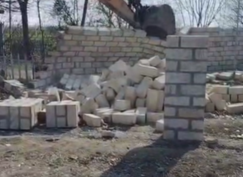 Ağcabədidə qanunsuz tikili söküldü