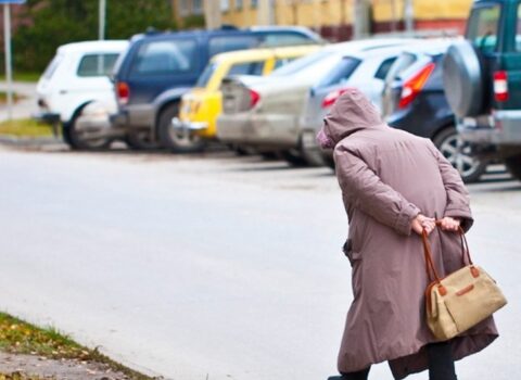 Abşeronda avtomobil 60 yaşlı qadını vuraraq öldürdü