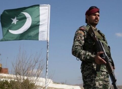 Pakistan sərhədində 18 əsgər öldürüldü