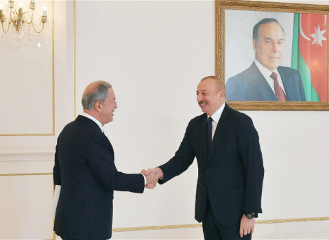 Hulusi Akarın İlham Əliyevə unikal hədiyyəsi – FOTO