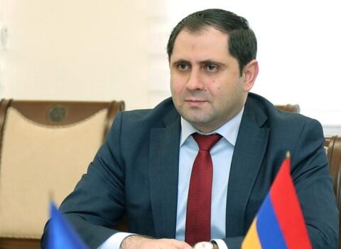 Papikyan silah sərgisində hind generalla görüşdü