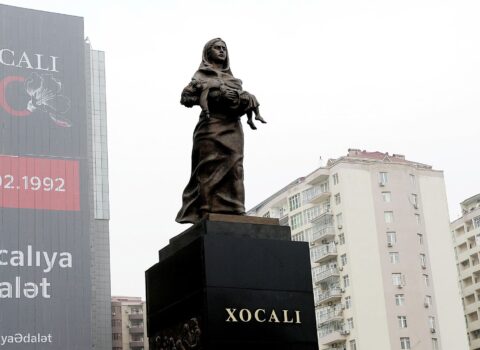 Rəsmilər “Ana harayı”nı ziyarət edirlər – FOTOLAR