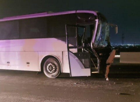 Marşrut avtobusu yük avtomobili ilə toqquşdu: Yaralanan var