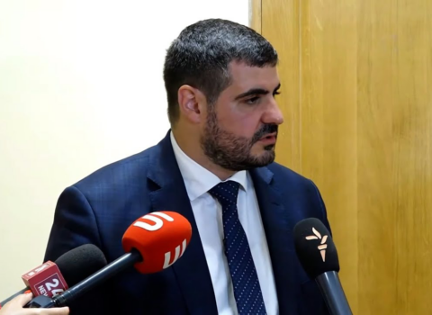 Paşinyanın deputatından Azərbaycanla bağlı sərsəm açıqlama: “Nəzarətə götürülməlidir”