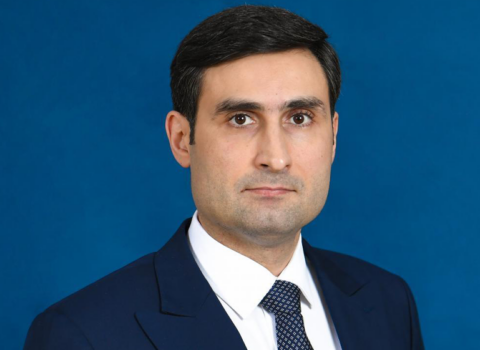 Baş müşavir Milli Məclisdə vəzifəyə gətirildi
