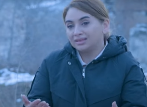 Aztv müxbiri ailəsinin qətlə yetirildiyi əraziyə qızıyla getdi