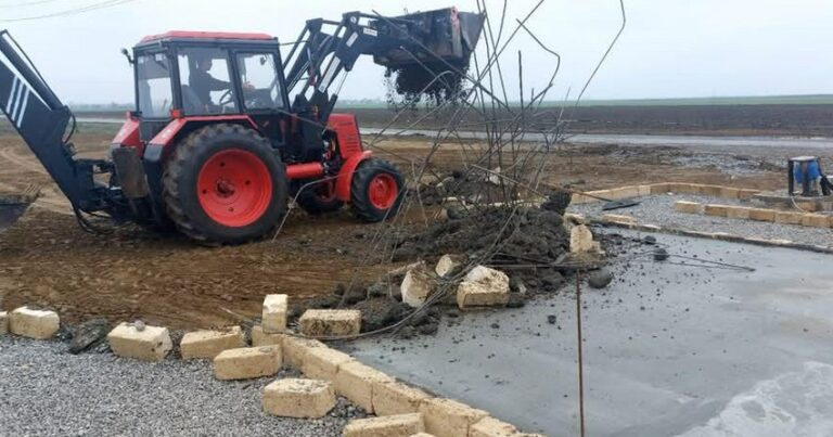 Biləsuvarda qanunsuz tikililər söküldü Biləsuvarda qanunsuz tikililər söküldü