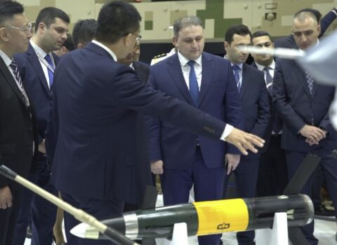 BƏƏ prezidenti hərbi məhsullarımıza baxdı – FOTO