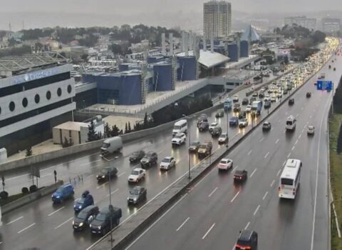 Bakıda tıxac olan yollar açıqlandı – SİYAHI