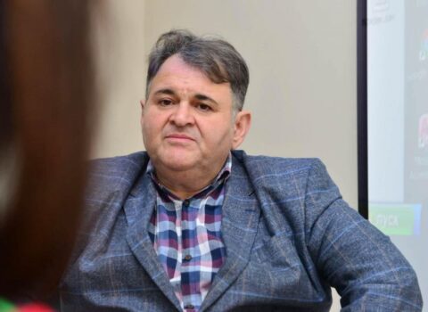 Ekspertlər məşhur kinoşünasın türk dili ilə bağlı fikirlərini TƏNQİD ETDİ