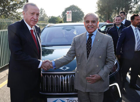 Ərdoğan Şahbaz Şərifə “Togg” hədiyyə etdi – FOTO