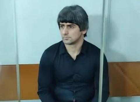 Fiziki məhdudiyyətli uşağın bədəninə damğa vurub işgəncə ilə öldürdü – Anasının sevgilisi imiş