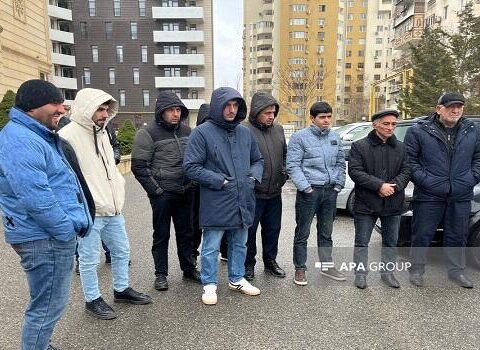 Girov götürülən gəmilərdə saxlanılanların yaxınları aksiya keçirdi