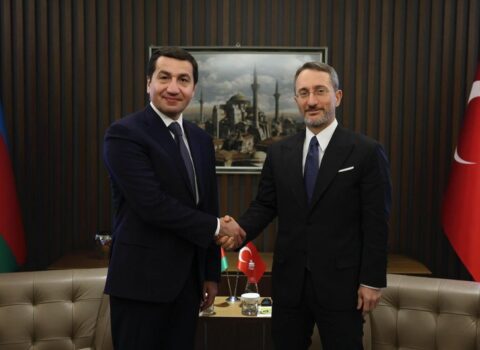 Hikmət Hacıyev Fəxrəddin Altunla regional məsələləri müzakirə etdi